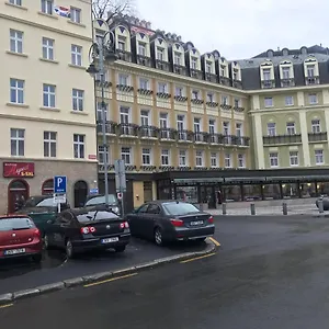 apartman-u-kolonady.karlovyvary-hotels.com/